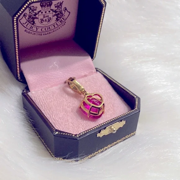 🩷PRICE IS FIRM🩷Juicy Couture Raspberry Heart Charm BNIB Excellent Condition - Picture 7 of 13